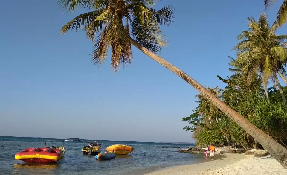 Pantai Tanjung Gelam: Pantai Nyaman di Jawa Tengah