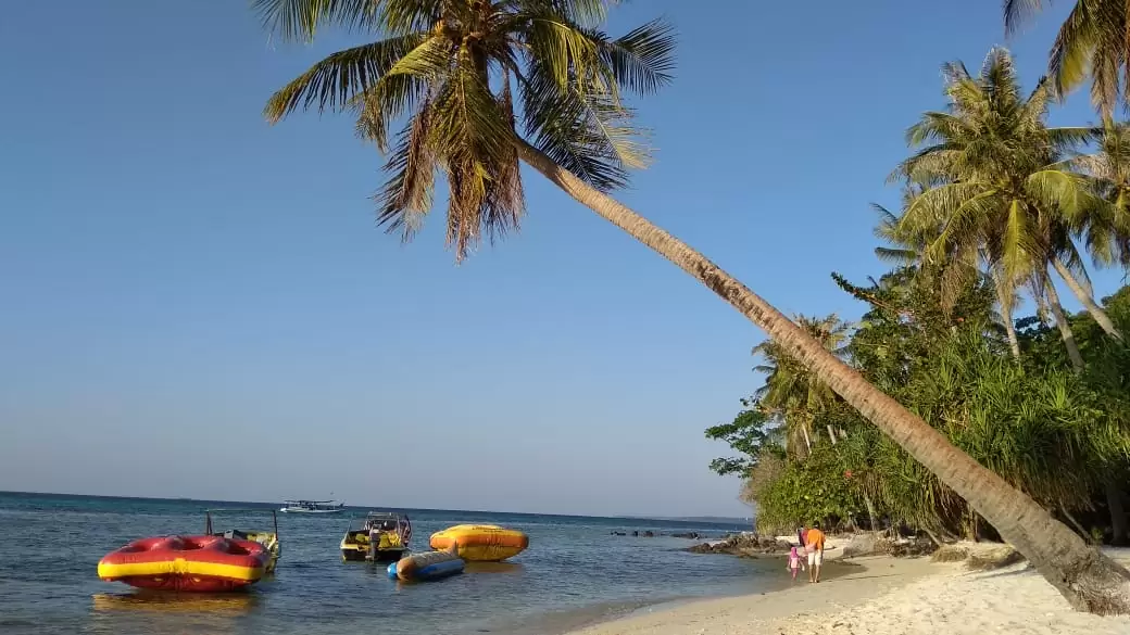 Pantai Tanjung Gelam: Pantai Nyaman di Jawa Tengah