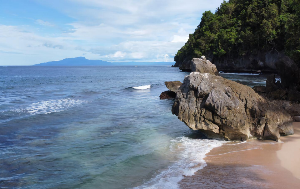 Pantai Base-G: Permata Tersembunyi di Papua