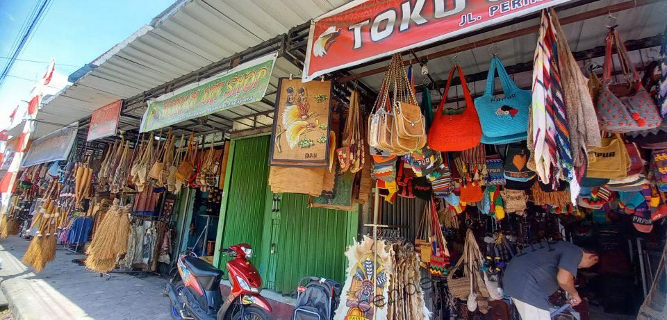 Pasar Souvenir Hamadi: Mencari Cenderamata Otentik Papua