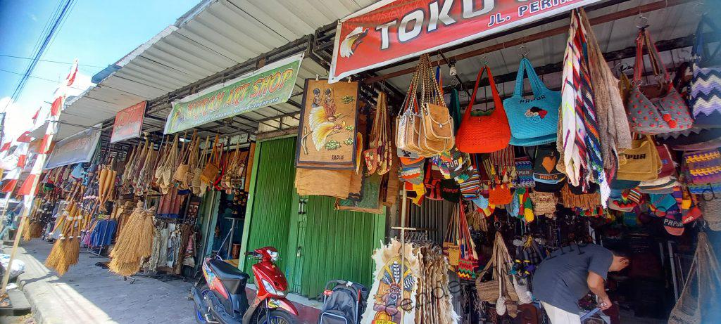 Pasar Souvenir Hamadi: Mencari Cenderamata Otentik Papua