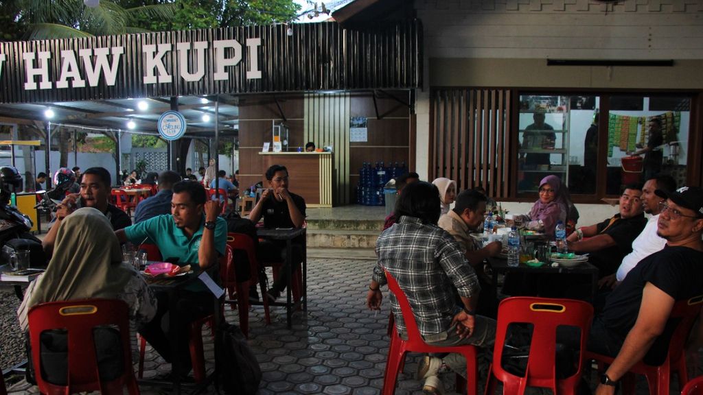 Hikayat di Balik Aroma Kopi Aceh: Menyelami Tradisi dan Budaya di Warung Kopi 