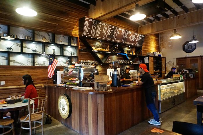 Lebih dari Sekadar Ngopi: Menyelami Filosofi di Balik Kopi Gayo dan Budaya Sore Aceh