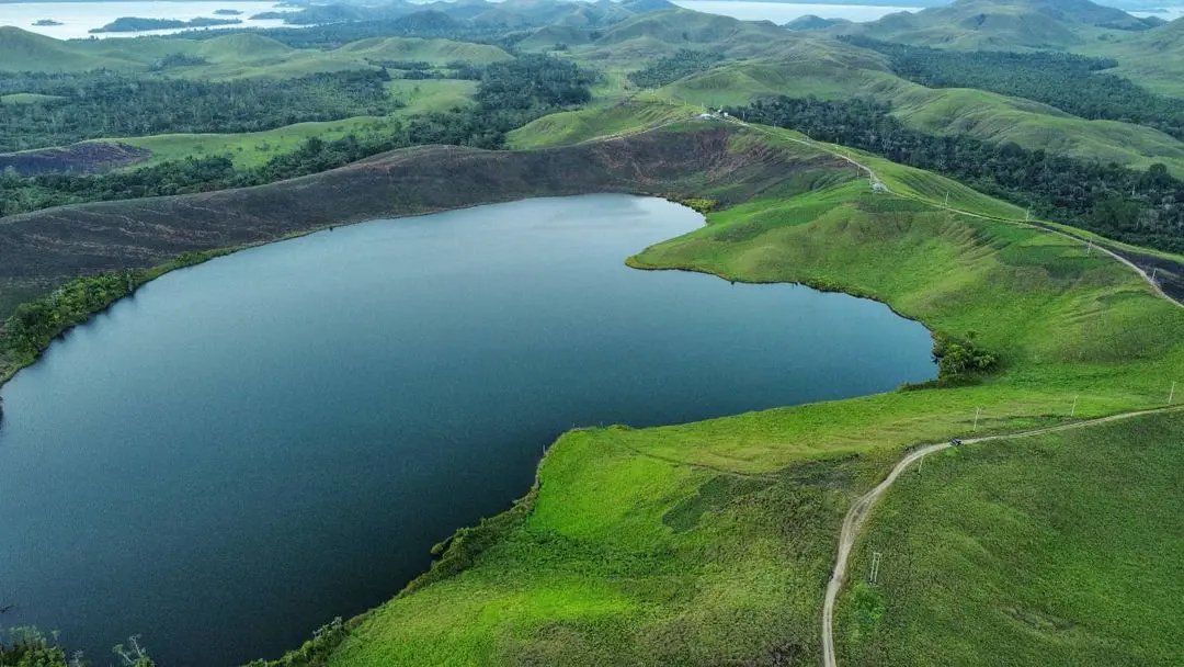 🏕️ Petualangan Alam Keluarga di Waena: Camping di Bukit Cycloop hingga Menyusuri Danau Love