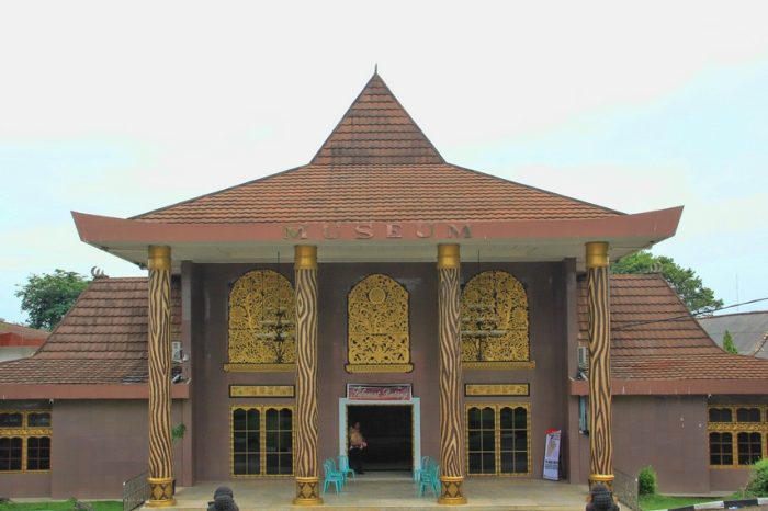 Menyelami Warisan Kerajaan Sriwijaya: Eksotisme Budaya dan Kuliner Palembang