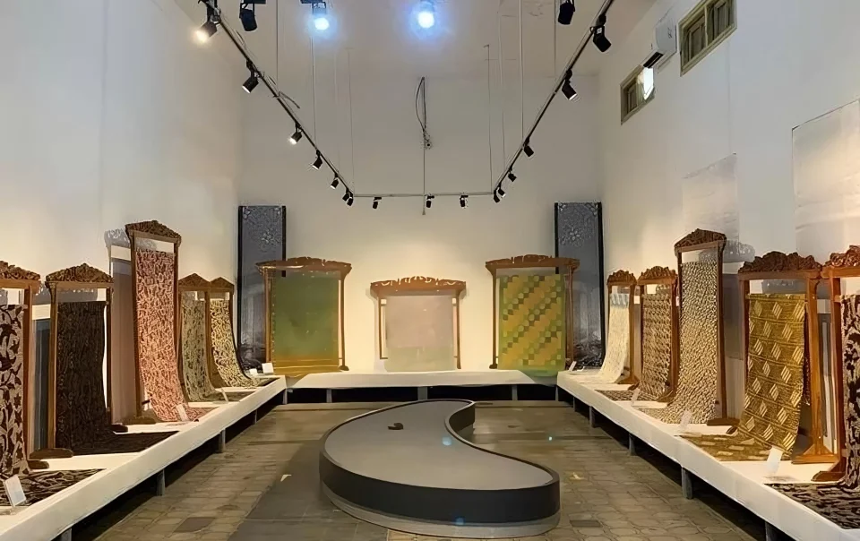 Sehari di Kota Batik Pekalongan: Itinerary Wisata Budaya, Kuliner, dan Belanja Batik Klasik