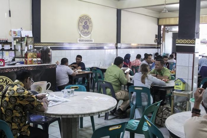 Ngopi Sambil Menghafal Sejarah: Menjelajahi Kedai Kopi Tradisional di Banda Aceh