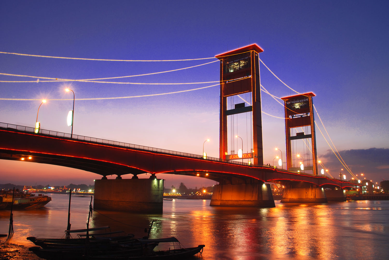 Palembang Kini: Kota Tua, Jembatan Ampera, dan Dinamika Bisnis Modern
