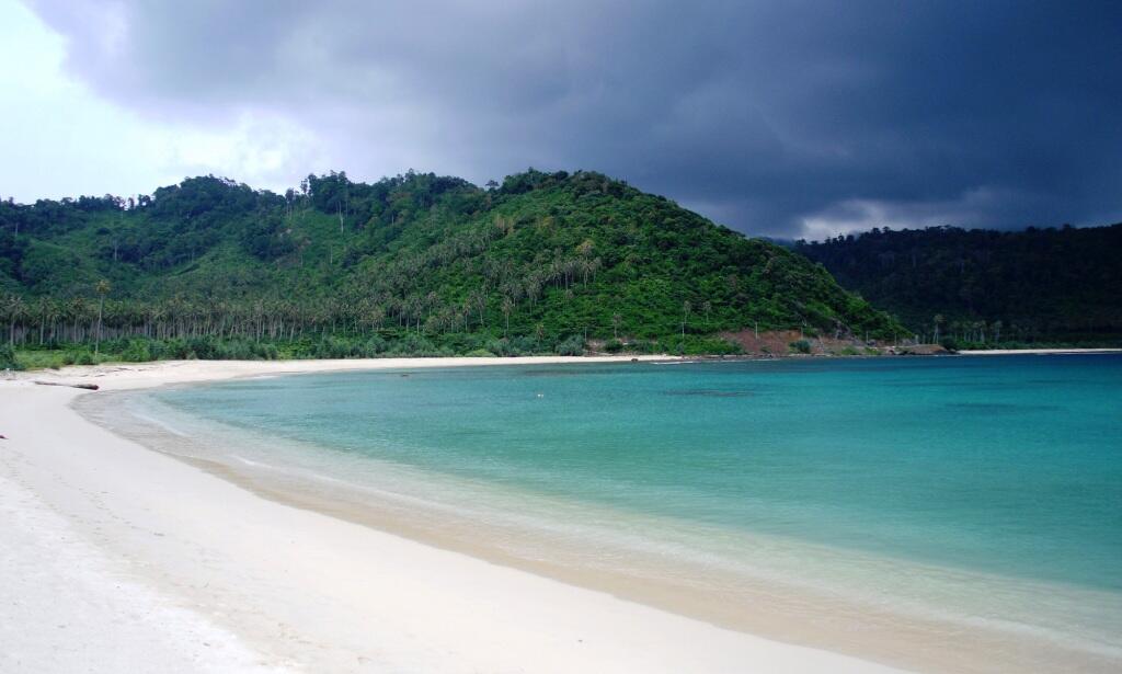 Menikmati Pesona Pantai Lampuuk: Maldives-nya Aceh
