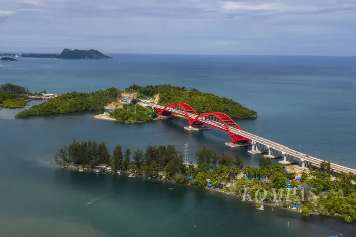 🌅 Senandung Senja di Teluk Yotefa: Menemukan Kedamaian dan Cerita dari Alam Papua