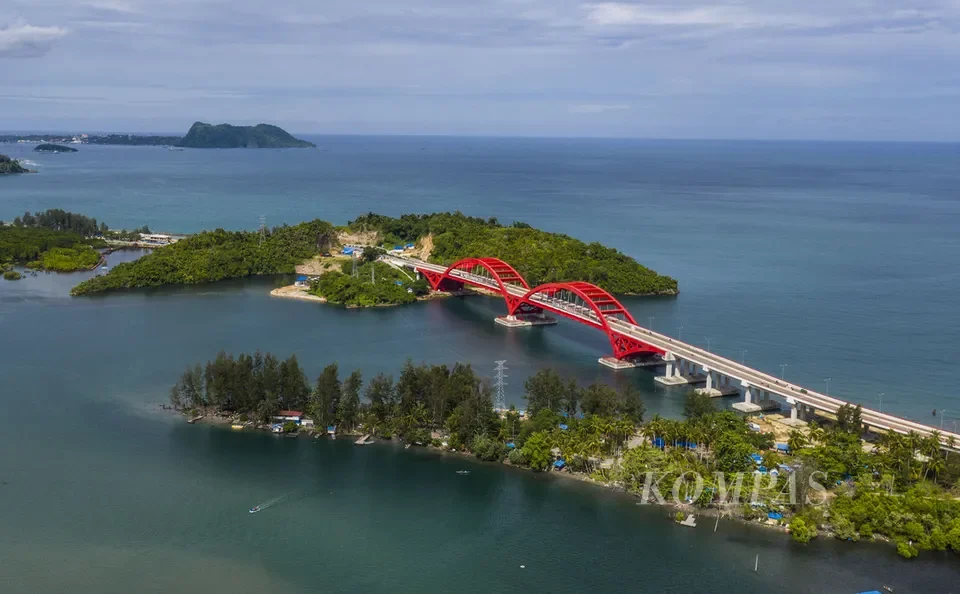 🌅 Senandung Senja di Teluk Yotefa: Menemukan Kedamaian dan Cerita dari Alam Papua