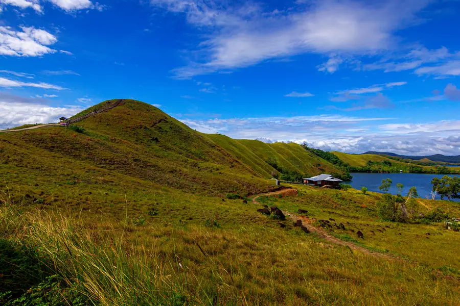 Potret Alam Waena yang Menawan: Danau Love, Bukit-Bukit Hijau, dan Aktivitas Outdoor Menyenangkan
