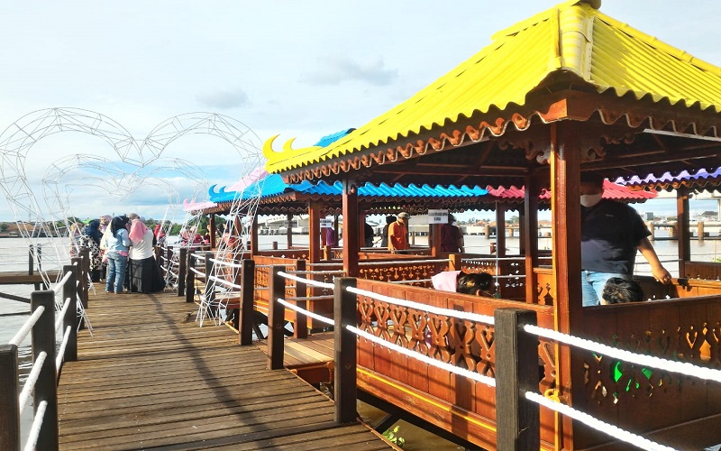 Ketika Sungai Tidak Pernah Tidur: Cerita Pagi dan Malam di Palembang