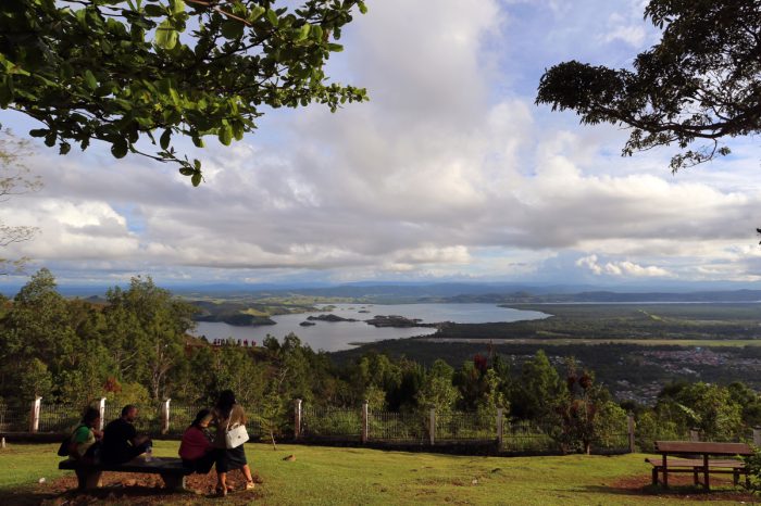 Menjelajah Danau dan Kuliner Lokal di Sekitar Danau Sentani