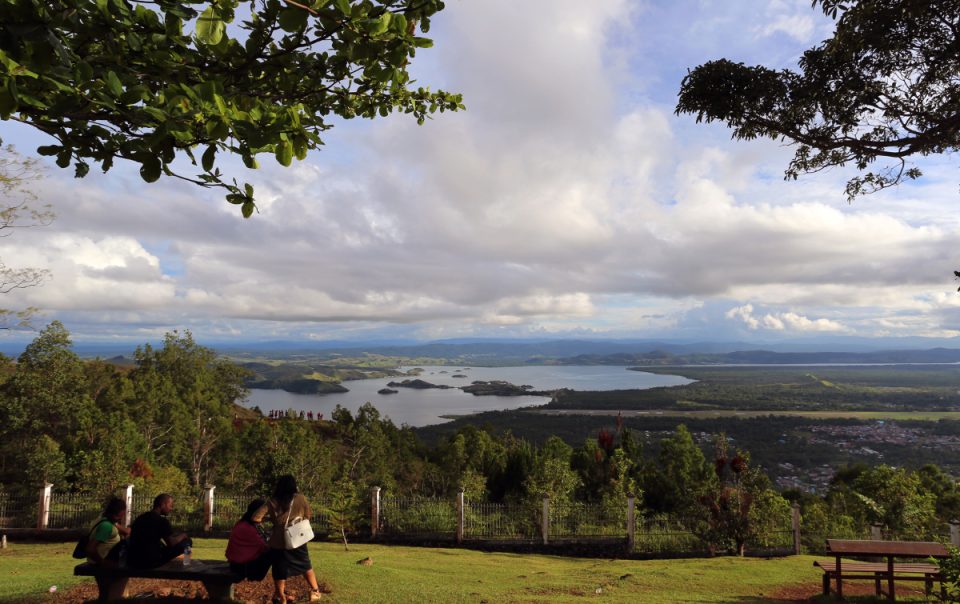 Menjelajah Danau dan Kuliner Lokal di Sekitar Danau Sentani