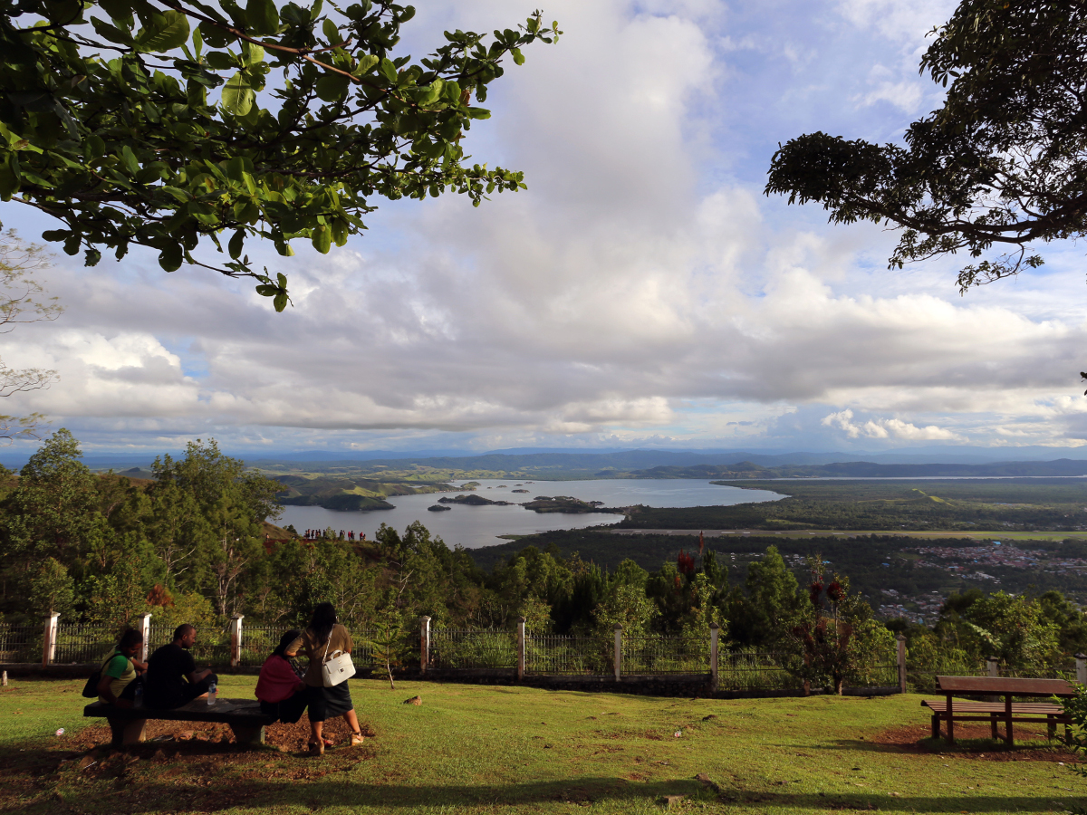 Menjelajah Danau dan Kuliner Lokal di Sekitar Danau Sentani