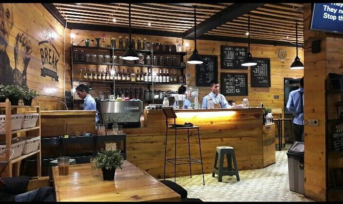 Pagi yang Berbeda di Aceh: Dari Warung Kopi ke Cerita Kehidupan yang Tak Pernah Sepi