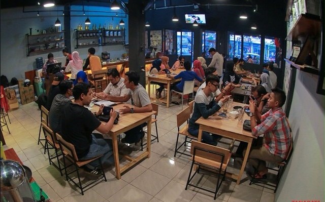 Warung Tengah Malam di Banda Aceh: Saat Kota Tidur, UMKM Justru Hidup