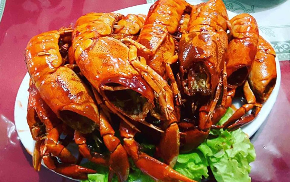 Kuliner Hangat di Waena Saat Hujan Papua Turun Sepanjang Hari