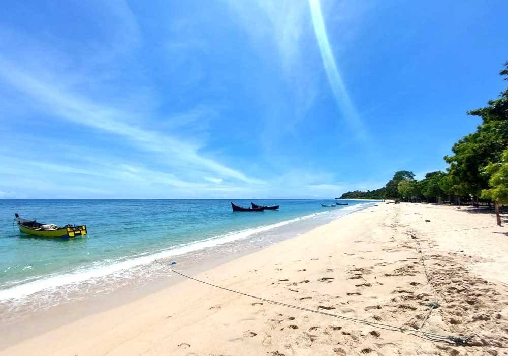 Hidden Gem Aceh: Pantai Sepi yang Lebih Indah dari yang Viral